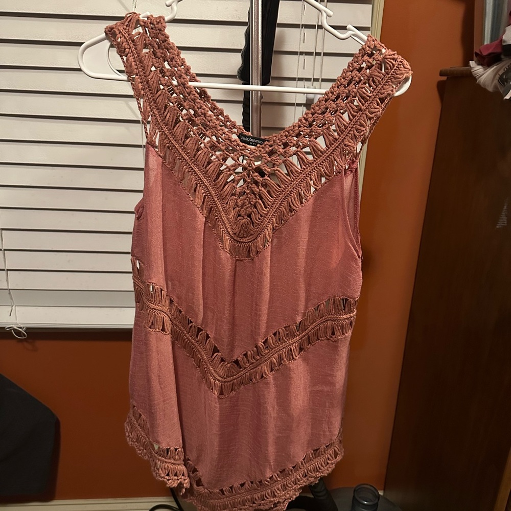 Elegant Sleeveless Crochet Trim Blouse